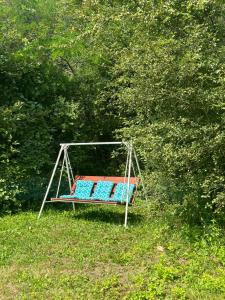 a swing bed in a field of grass at Erdei Buborék in Szarvaskő