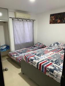מיטה או מיטות בחדר ב-Apartamento amoblado (Coveñas)