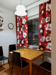 a dining room with a wooden table and chairs at Kaksio idyllisellä alueella lähellä luontoa. in Kuopio