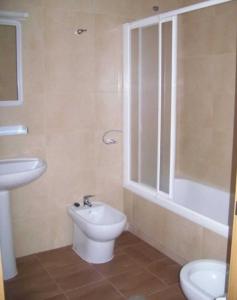 a bathroom with a toilet and a sink at Apartamentos Albamar II in Calpe