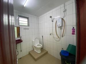 a bathroom with a toilet and a shower at Padang Besar Homestay Firdaus in Padang Besar