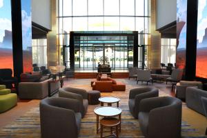 The WB Abu Dhabi, Curio Collection By Hilton的休息区