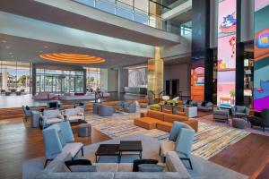 The WB Abu Dhabi, Curio Collection By Hilton的休息区