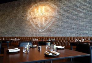 The WB Abu Dhabi, Curio Collection By Hilton餐厅或其他用餐的地方