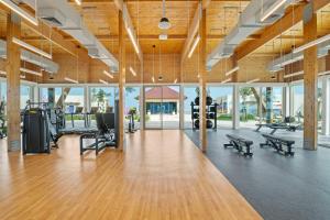 Fitness centrum a/nebo fitness zařízení v ubytování Fuwairit Kite Beach, Tapestry Collection By Hilton