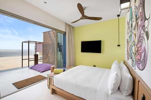 Postel nebo postele na pokoji v ubytování Fuwairit Kite Beach, Tapestry Collection By Hilton + 32 fotografií