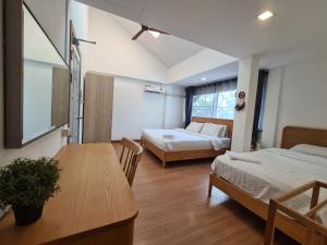 Postel nebo postele na pokoji v ubytování Nimman Home 4 bedrooms