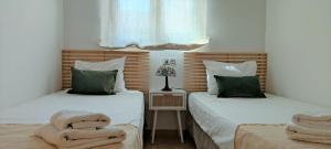 Tempat tidur dalam kamar di Hostly Sierpes 3 Renewed Families-Fibre-Parking optional