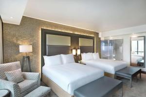 Katil atau katil-katil dalam bilik di Legend Hotel Lagos Airport, Curio Collection By Hilton