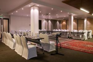 Kawasan bisnes dan/atau bilik persidangan di Legend Hotel Lagos Airport, Curio Collection By Hilton