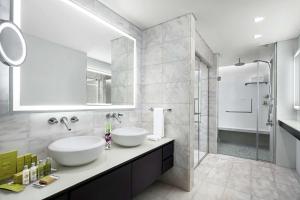 Doubletree By Hilton Jabal Omar Makkah的一间浴室