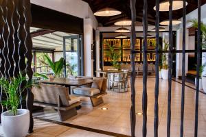 Posezení v ubytování Hilton Seychelles Northolme Resort & Spa