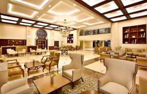 Hilton Alexandria King's Ranch Hotel的休息区