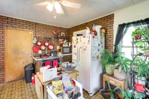 Η κουζίνα ή μικρή κουζίνα στο Hot Springs Vacation Rental about 2 Mi to Downtown +17 φωτογραφίες