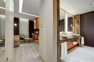Posezení v ubytování DoubleTree by Hilton Adana