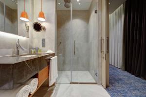 Koupelna v ubytování DoubleTree by Hilton Adana
