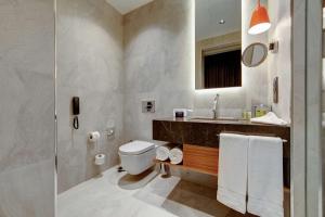 Koupelna v ubytování DoubleTree by Hilton Adana