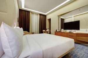 Postel nebo postele na pokoji v ubytování DoubleTree by Hilton Adana