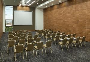 DoubleTree by Hilton Manisa商务区和/或会议室