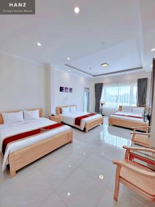 Postel nebo postele na pokoji v ubytování Ngoc Sang 3 Hotel