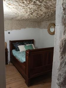 Posteľ alebo postele v izbe v ubytovaní Gite des Perreyeurs - maison troglodyte avec vue sur Loire