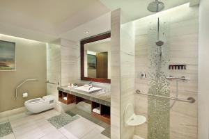 Hilton Windhoek tesisinde bir banyo