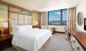 Hilton Windhoek tesisinde bir televizyon ve/veya eğlence merkezi