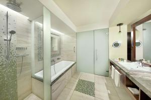 Hilton Windhoek tesisinde bir banyo