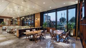 Uma área de estar em Hilton Istanbul Maslak