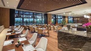 Um restaurante ou outro lugar para comer em Hilton Istanbul Maslak