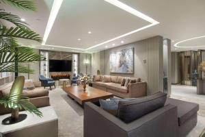 Uma área de estar em Hilton Istanbul Maslak