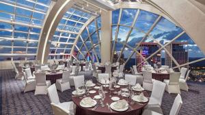 Um restaurante ou outro lugar para comer em Hilton Istanbul Maslak