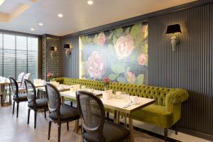 Posezení v ubytování DoubleTree By Hilton Izmir Airport