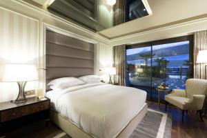 Postel nebo postele na pokoji v ubytování DoubleTree By Hilton Izmir Airport