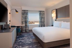 Postel nebo postele na pokoji v ubytování Hilton Glasgow