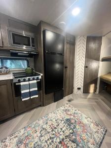 Gallery image of Your Personal 'Glamp' Site! AC - BBQ - Fast WiFi in DeLand +14 photos