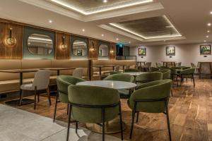 Hilton London Watford的休息区