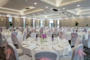 Hilton London Watford餐厅或其他用餐的地方
