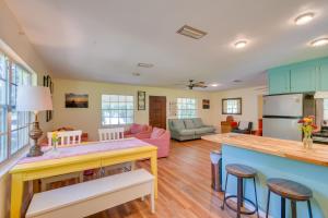 Φωτογραφία από το άλμπουμ του Hawthorne Retreat with Casita and Lake Winnott Access! σε Hawthorne