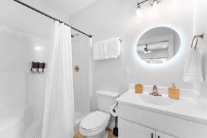 Boho Lakeview Lodge _ Lazy River的一间浴室