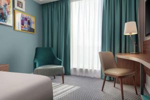 Postel nebo postele na pokoji v ubytování Hampton By Hilton Edinburgh Airport