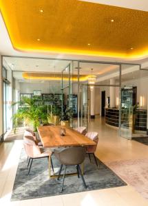 a dining room with a wooden table and chairs at Gold Palais Hotel in Berlin