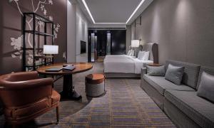 Postel nebo postele na pokoji v ubytování Hilton Beijing Daxing