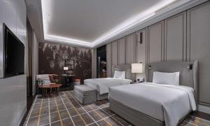Postel nebo postele na pokoji v ubytování Hilton Beijing Daxing