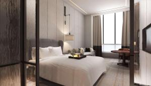 Postel nebo postele na pokoji v ubytování Hilton Beijing Daxing