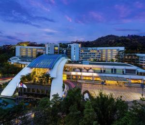 广州广州翡翠希尔顿酒店 - 广交会期间设免费穿梭巴士的一座城市,在晚上有一座大建筑