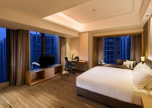 Postel nebo postele na pokoji v ubytování DoubleTree by Hilton Chongqing - Nan'an