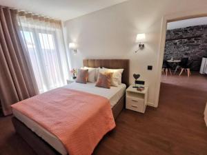 a bedroom with a bed and a large window at Chalé Esmeralda - Charming Studios in Calheta Beach in Calheta