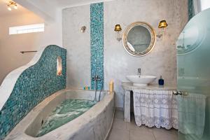 Vannituba majutusasutuses Felicity Luxury Villas