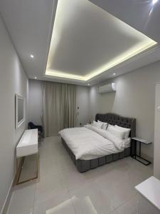 Cama ou camas em um quarto em شقة نيرفانا ريزدنس Nirvana Residence Apt